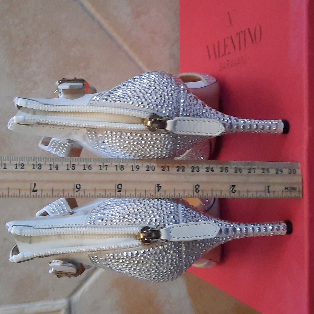 Studded white heels by Valentino - Picture 4 of 5